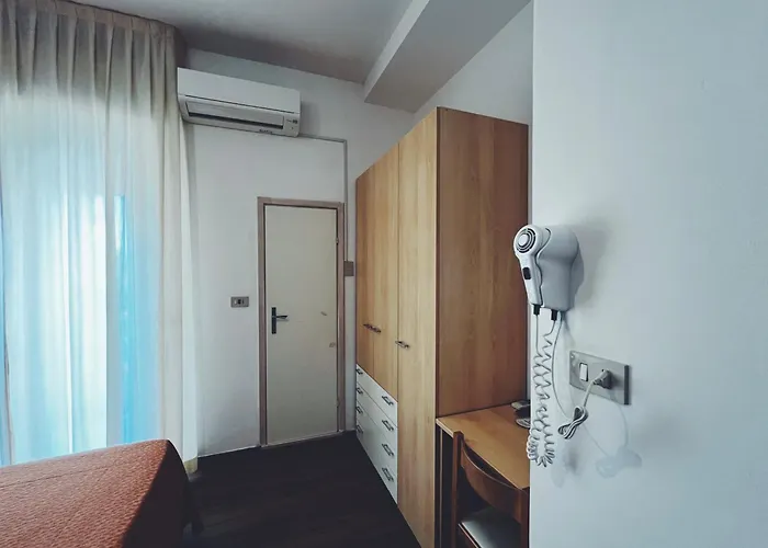Ramona Hotel 2*